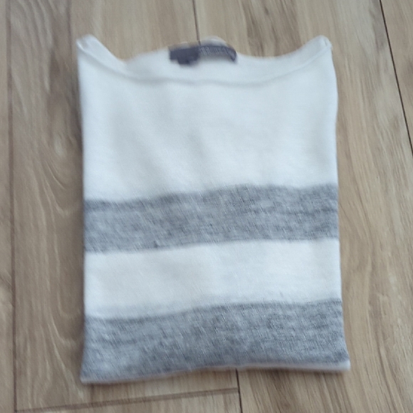 360 Sweater Light Gray and White Striped Crew Neck 100% Linen - Picture 9 of 9